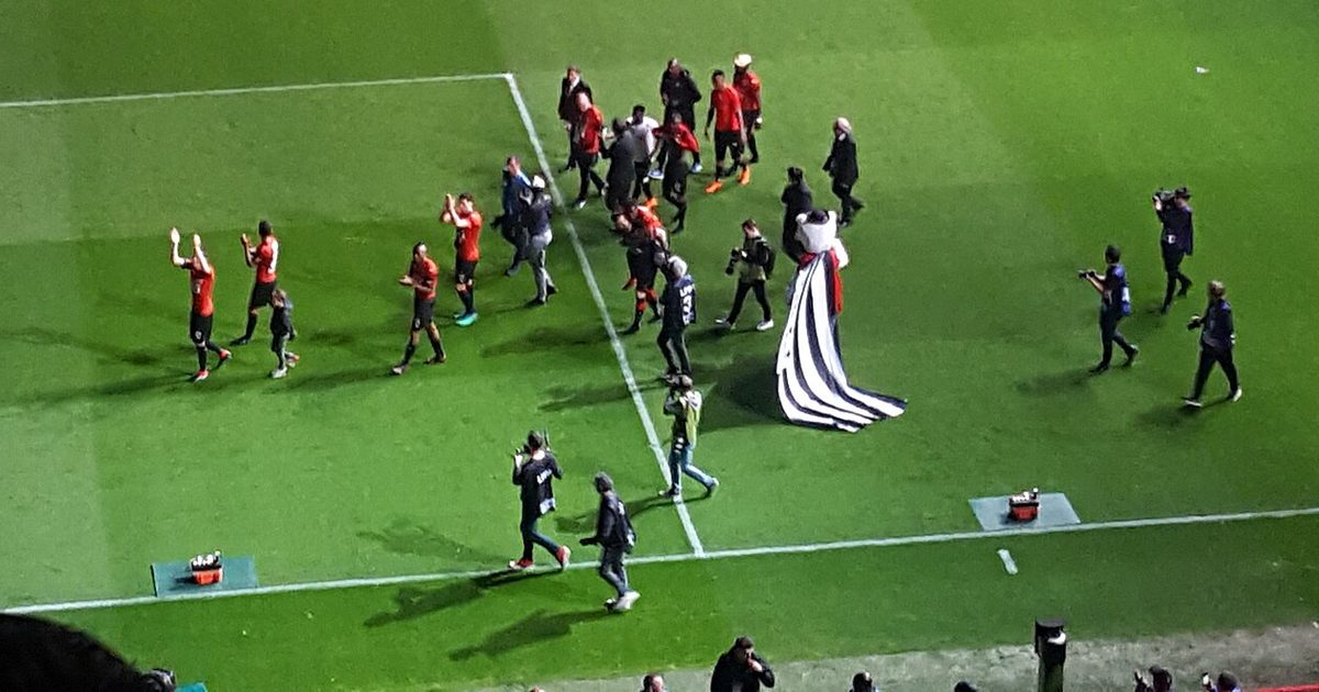 Celebration des joueurs devant leur tribune